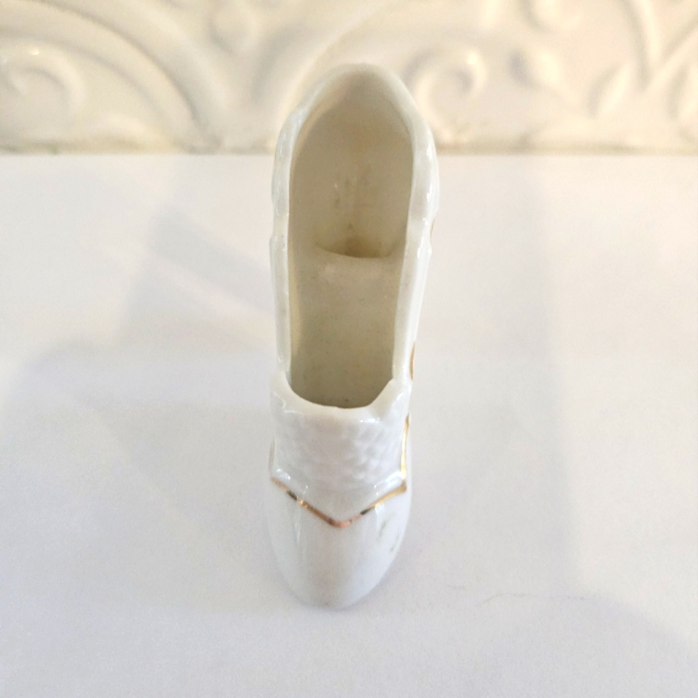 Elegant White Ceramic Shoe